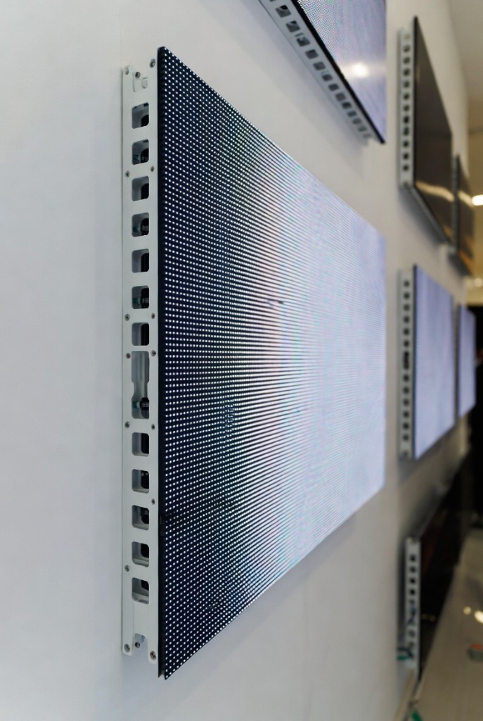 عرض جداري + واجهة نوافذ